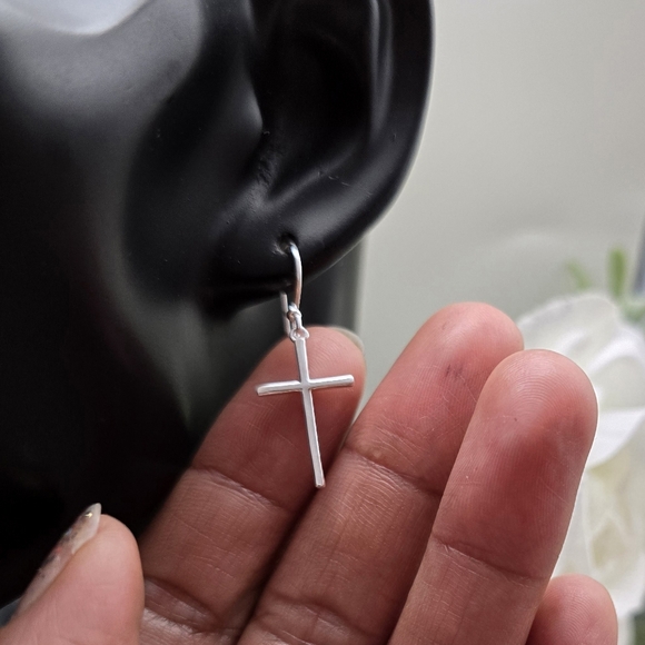 ❤️ THE CROSS DROP EARRING - Picture 3 of 6